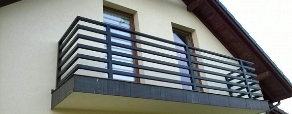 BALUSTRADA Z PROFILI STALOWYCH 